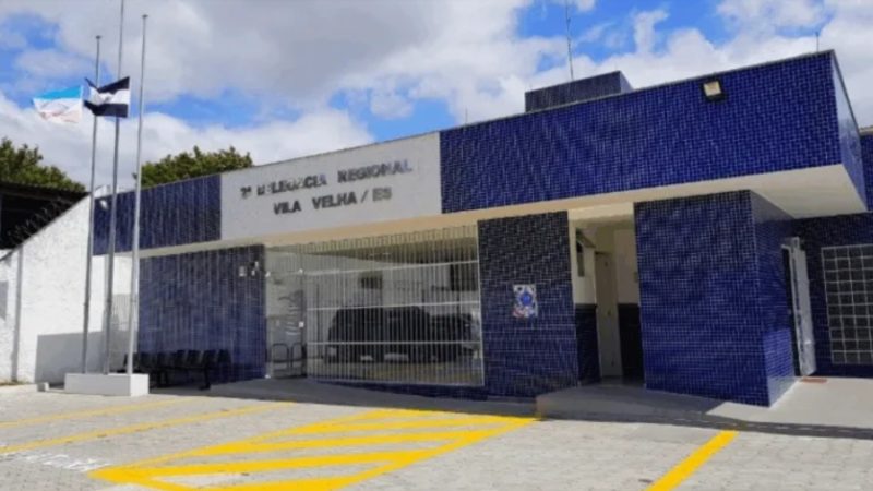 Homem é detido após ameaçar esposa e ser imobilizado pelo filho em Vila Velha