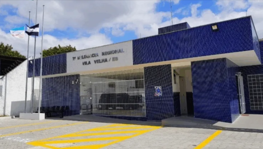 Homem é detido após ameaçar esposa e ser imobilizado pelo filho em Vila Velha