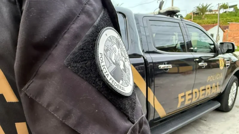 Polícia Federal apreendeu mais de duas toneladas de maconha prensada no Paraná.