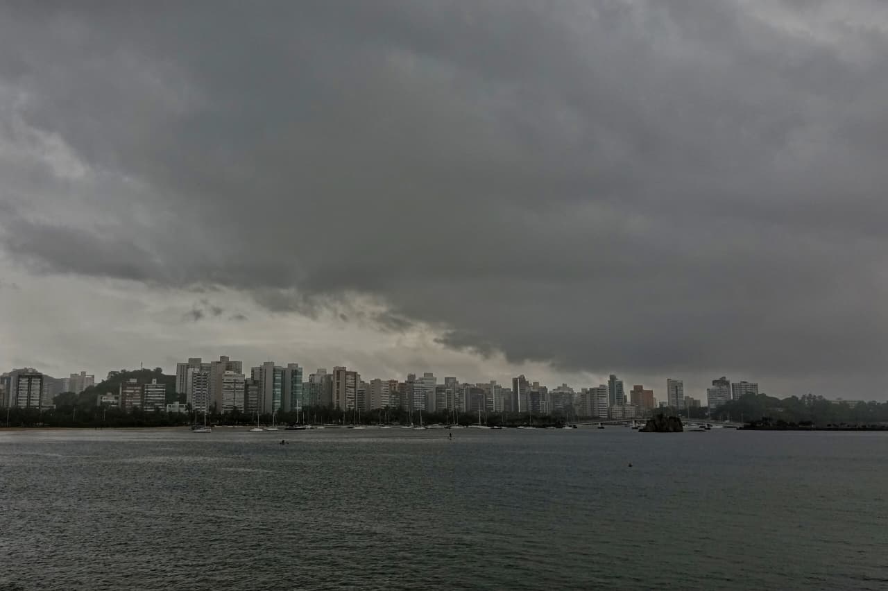 Frente fria deve provocar queda nas temperaturas no ES; confira a previsão