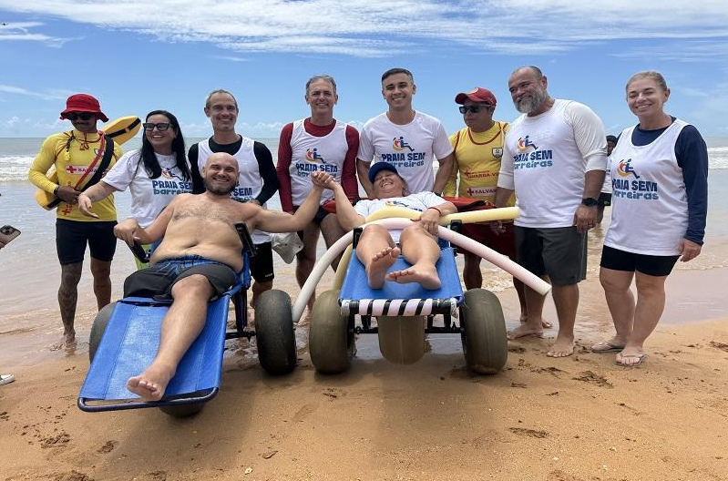 Jacaraípe: banho de mar assistido promove inclusão e acolhimento nos fins de semana