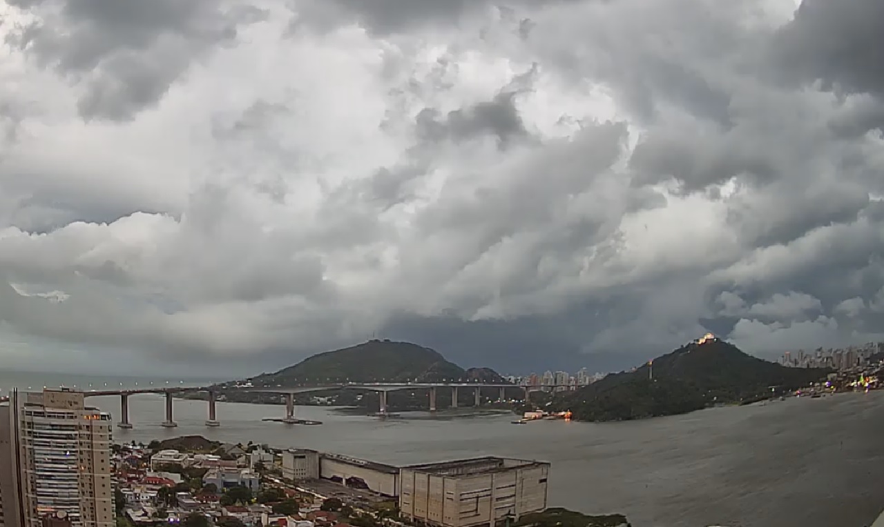 A semana começa com chuva e temperaturas em queda em todo o Espírito Santo.
