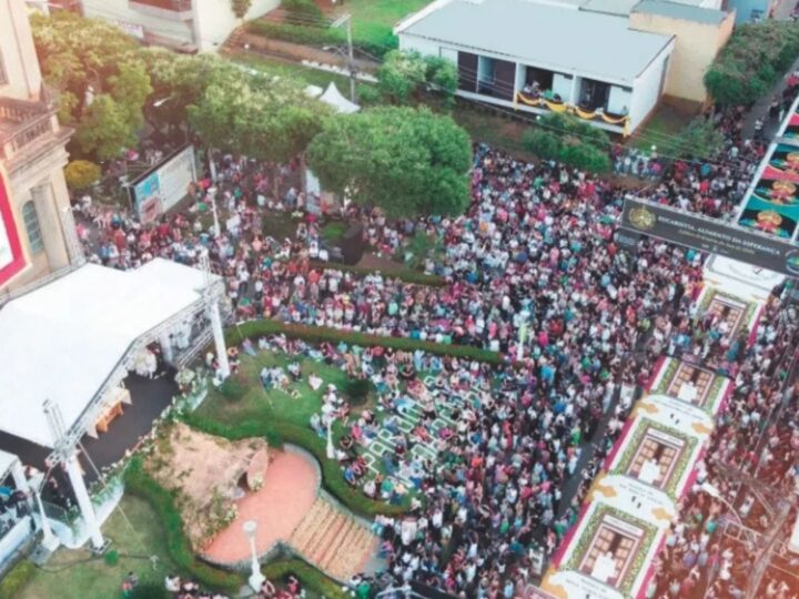 Castelo se prepara para celebrar Corpus Christi com cinco mil metros de tapetes e mais de três mil voluntários