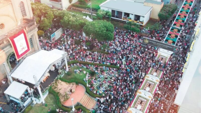 Castelo se prepara para celebrar Corpus Christi com cinco mil metros de tapetes e mais de três mil voluntários