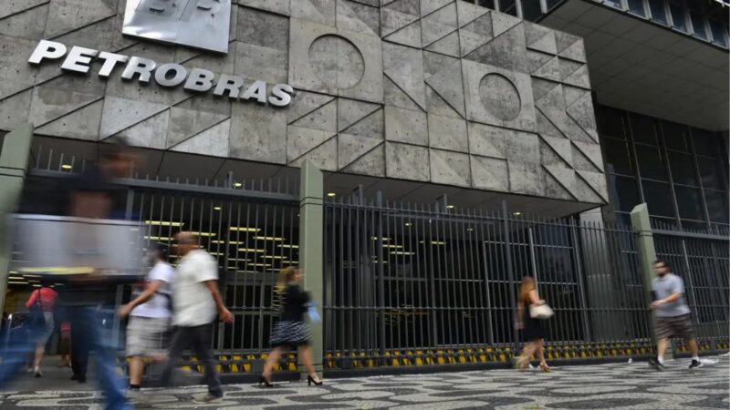 Petrobras anuncia aumento no preço da gasolina a partir desta sexta-feira