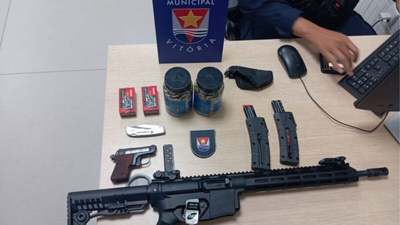 Arsenal é apreendido pela Guarda de Vitória durante blitz em Goiabeiras; rifle, pistola e munições estavam em veículo