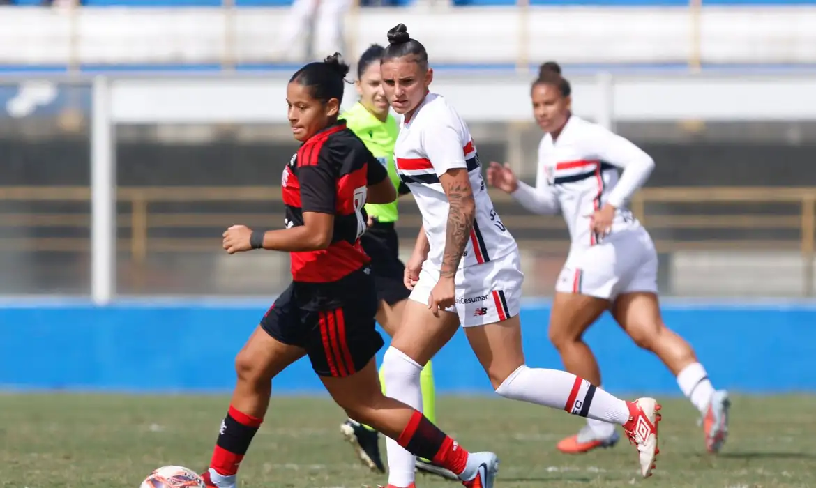Flamengo vence São Paulo e abre vantagem na final do Brasileiro Feminino Sub-20