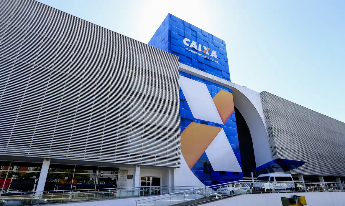 Caixa Econômica Federal e Banco do Brasil liberam abono salarial para trabalhadores nascidos em maio e junho