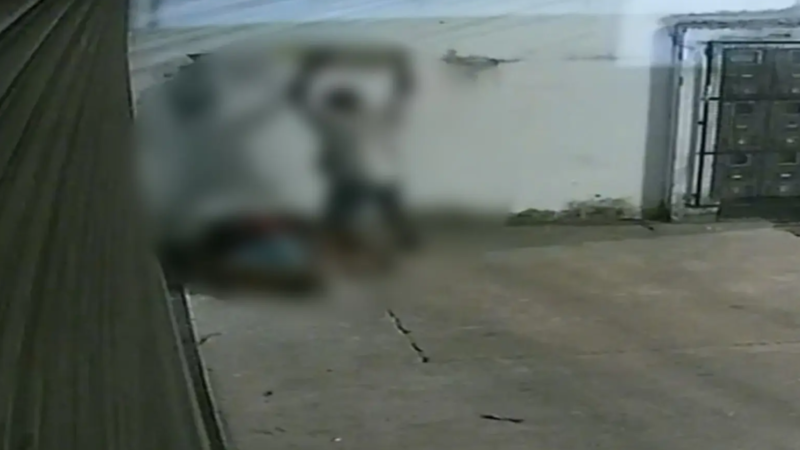 Homem em situação de rua morre após ser atacado com placa de concreto na Serra; suspeito foi preso