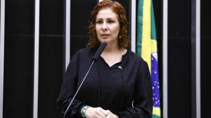 Carla Zambelli é solta após Justiça da Itália negar extradição