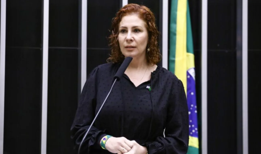 Carla Zambelli é solta após Justiça da Itália negar extradição
