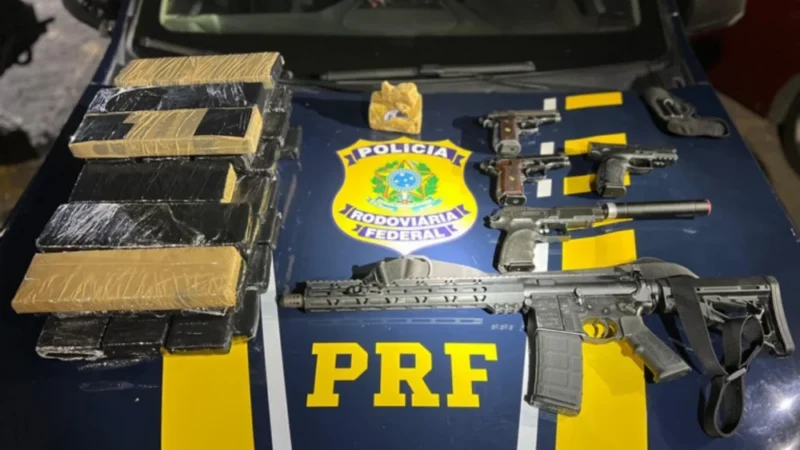 PRF apreende fuzil, pistolas, drogas e munições durante abordagem na BR-101, na Serra