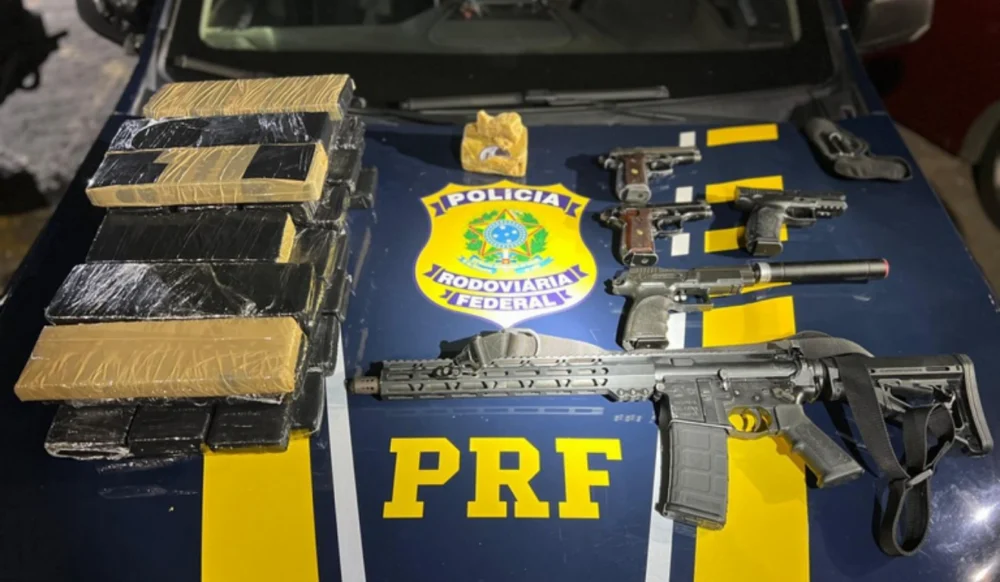 PRF apreende fuzil, pistolas, drogas e munições durante abordagem na BR-101, na Serra