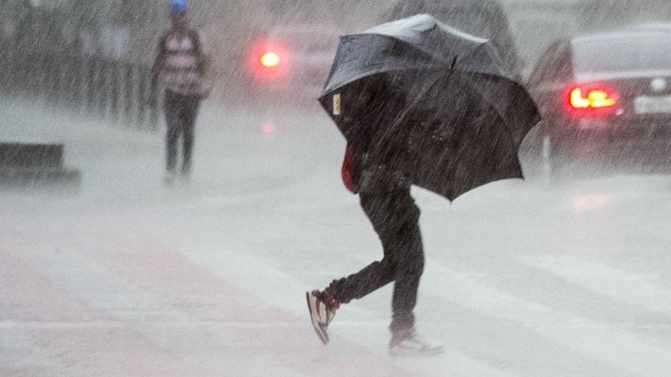 Frente fria provoca queda nas temperaturas e deixa Espírito Santo em alerta para chuva