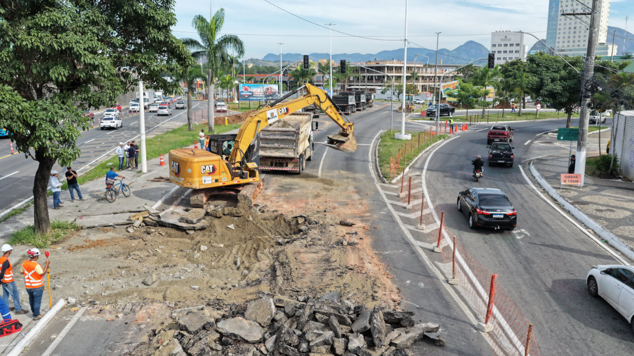 Obras do novo mergulhão e viadutos alteram trânsito no Trevo de Alto Lage