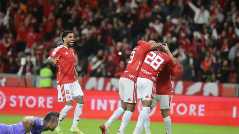 Inter vence o Fluminense por 2 a 0 e se afasta da zona de rebaixamento do Brasileirão