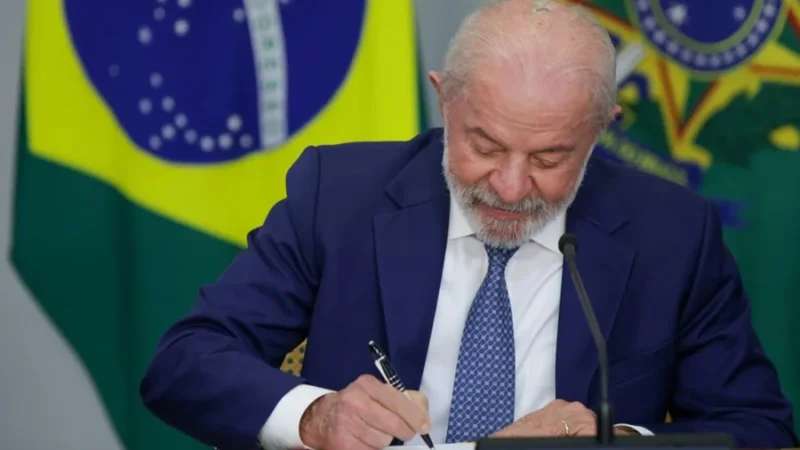Lula assina MP que zera a “taxa das blusinhas”