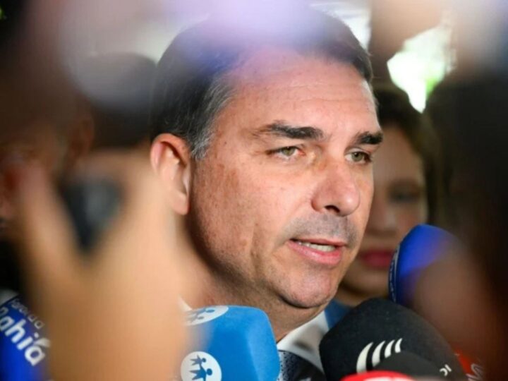 Flávio Bolsonaro participa de encontro estadual do PL no Espírito Santo em julho