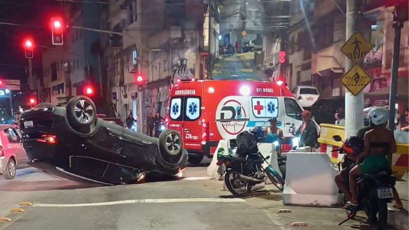 Motorista escapa sem ferimentos graves após capotamento próximo à Ilha do Príncipe, em Vitória