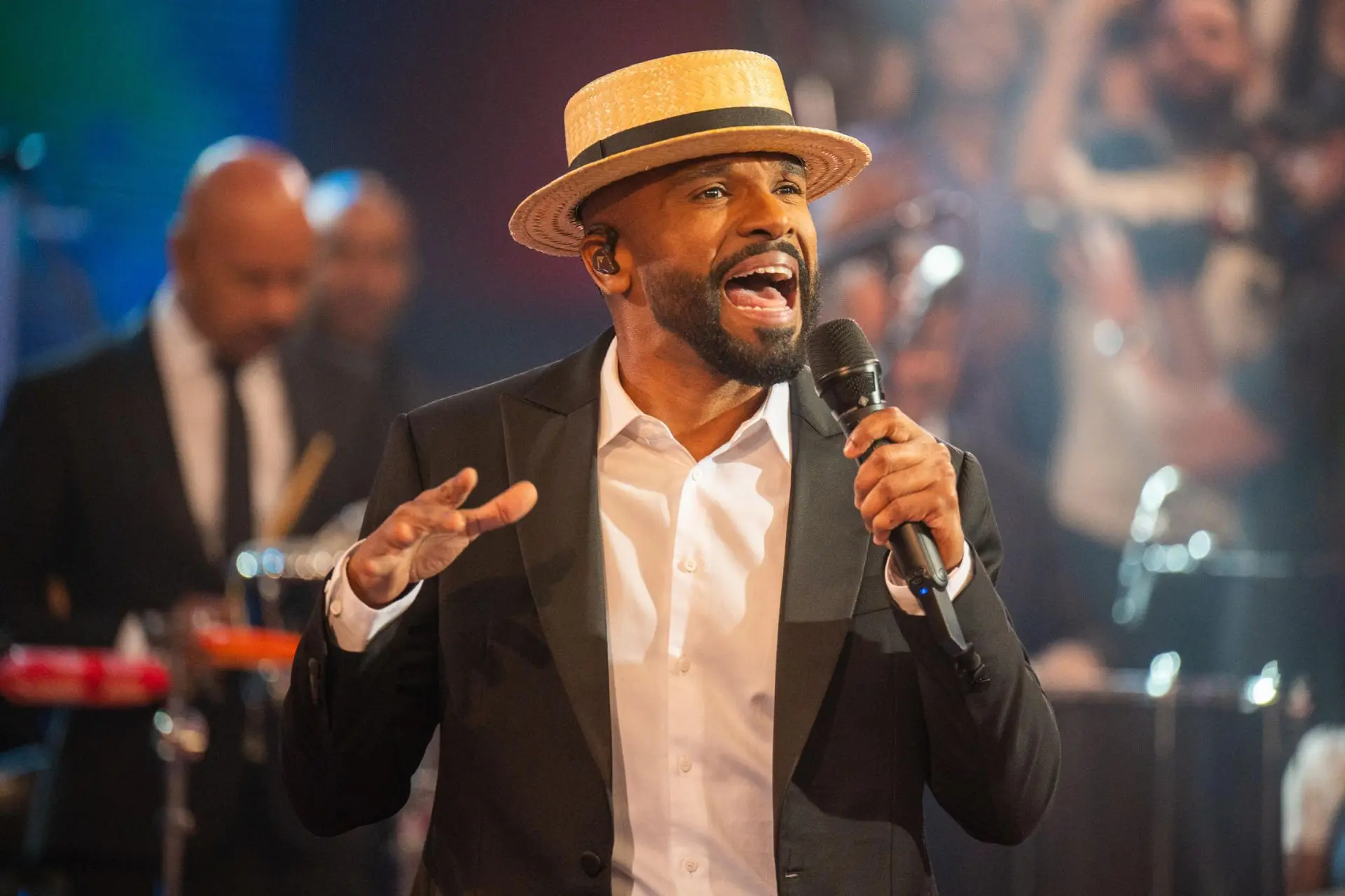 Alexandre Pires faz show gratuito em Cariacica na comemoração dos 136 anos da cidade