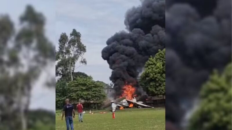Queda de avião de pequeno porte em Marília deixa dois mortos e um feridoAeronave caiu logo após a decolagem e provocou incêndio em área próxima ao aeroporto