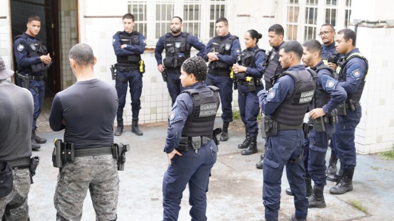 Guarda de Vitória capacita mais de 90 agentes em curso de abordagem em edificaçõesTreinamento prático ensina técnicas de entrada segura em imóveis, extração de vítimas e atuação em ambientes confinados