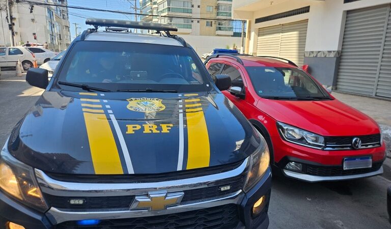 PRF recupera veículo furtado e prende motorista em Vila Velha