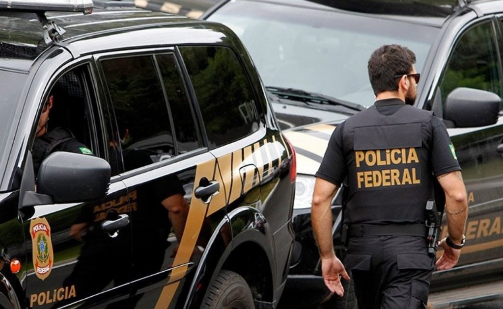 Suspeito é detido pela PF em operação contra violência sexual de crianças e adolescentesOperação Desmascarados conta com apoio da Polícia Civil de São Paulo e apura atuação de suspeitos que utilizavam perfis falsos para aliciar crianças e adolescentes em ambientes virtuais