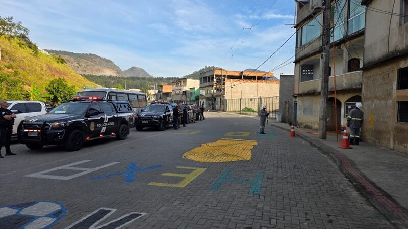 Forças de segurança e EDP realizam operação contra furto de energia em CariacicaAção integrada entre Polícia Civil, Polícia Militar, EDP e Ministério Público combate furto de energia no bairro Nova Valverde