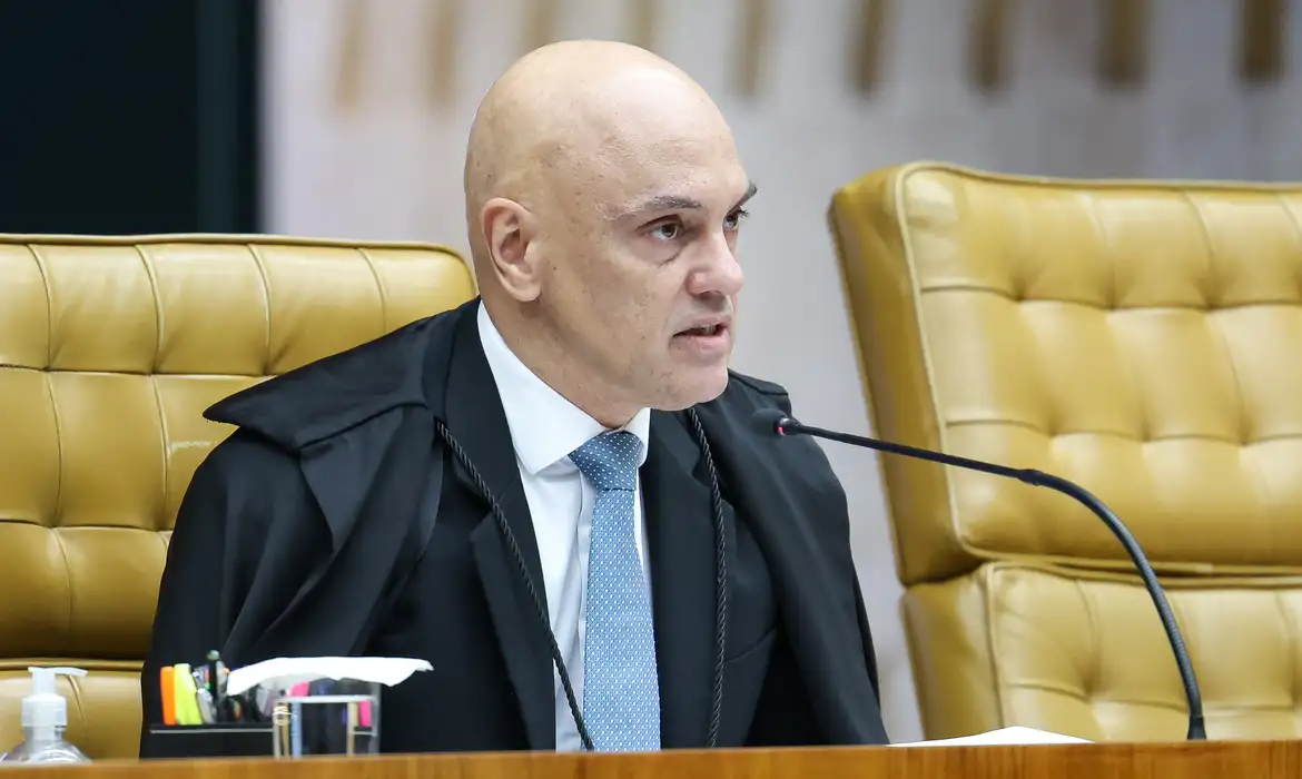 PF faz busca na casa de Bolsonaro para localizar armas registradas por ordem de MoraesSegundo a defesa, "nada foi encontrado na casa do ex-presidente"