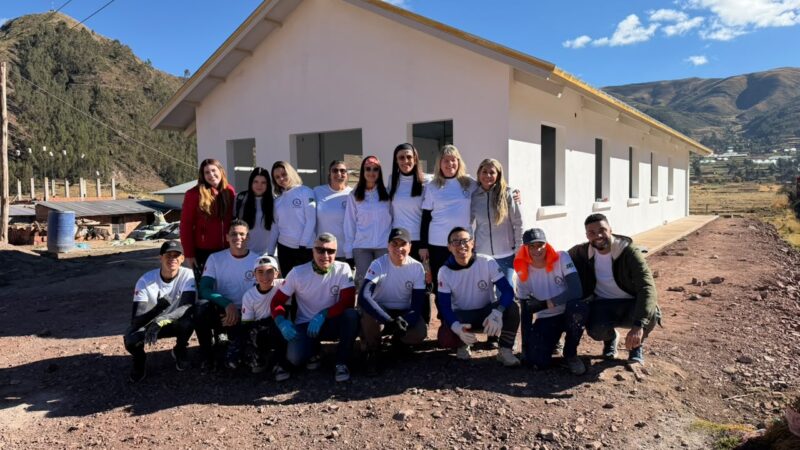 Jovens capixabas levam fé e esperança ao construir igreja missionária no PeruMissão reúne 17 voluntários brasileiros em comunidade peruana situada a 3.500 metros de altitude, onde também realizam atendimentos médicos e ações sociais.