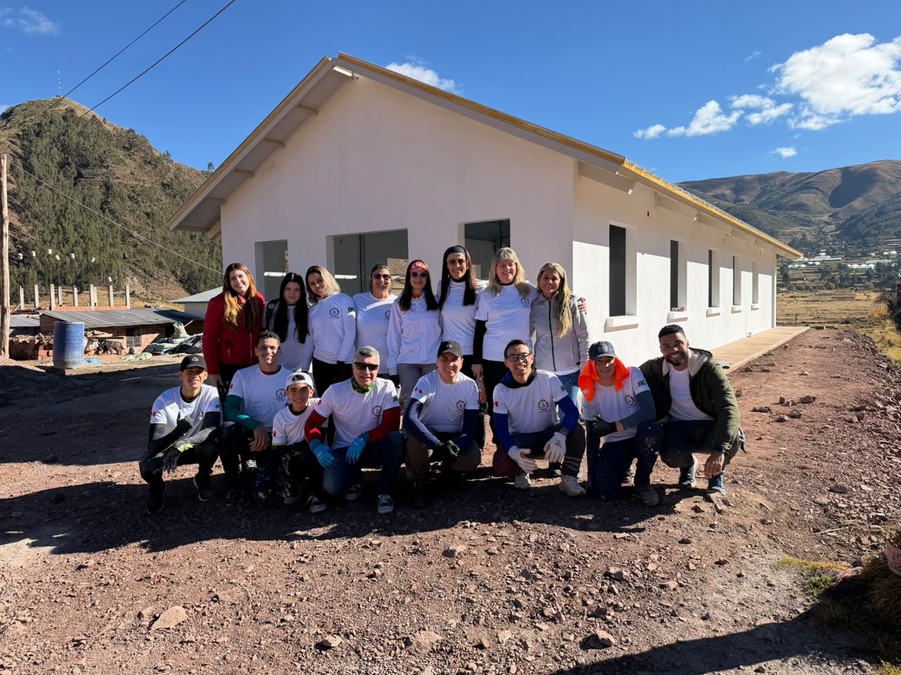 Jovens capixabas levam fé e esperança ao construir igreja missionária no PeruMissão reúne 17 voluntários brasileiros em comunidade peruana situada a 3.500 metros de altitude, onde também realizam atendimentos médicos e ações sociais.