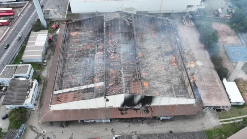 Incêndio destrói arquivo físico do TJES na Serra, mas processos digitais estão preservados