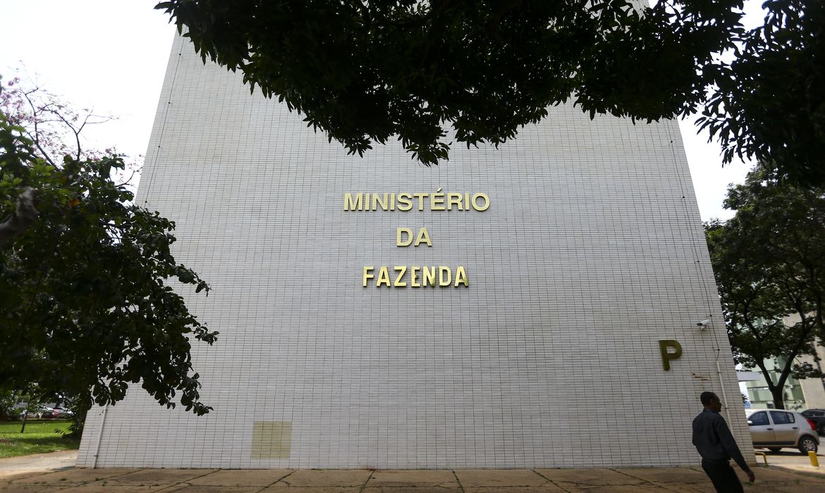 Governo deve recorrer ao STF contra PEC da aposentadoria de agentes de saúde
