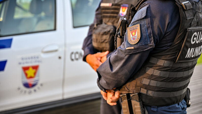 Advogado é preso após resistir à abordagem da Guarda Municipal em Vitória e responderá em liberdadeCondutor de 37 anos foi flagrado dirigindo em alta velocidade, realizou manobras perigosas e entrou em luta corporal com agentes na Praia do Suá