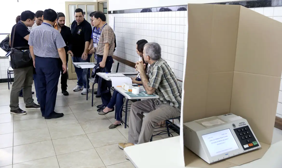 Mesários das eleições de outubro começam a receber cartas de convocação; saiba como funciona