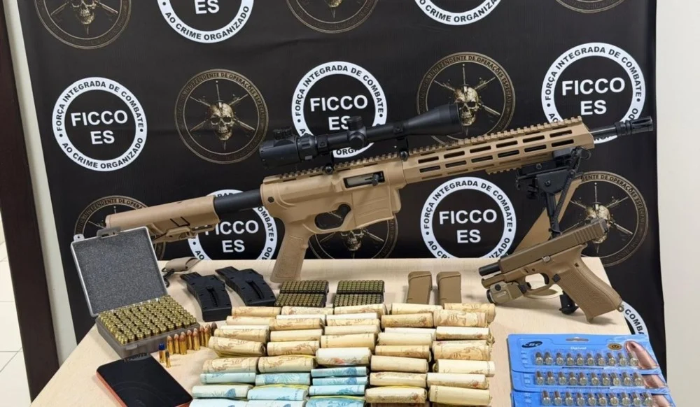 Operação Sucata prende suspeito e apreende R$ 144 mil, armas e 485 munições no Espírito Santo